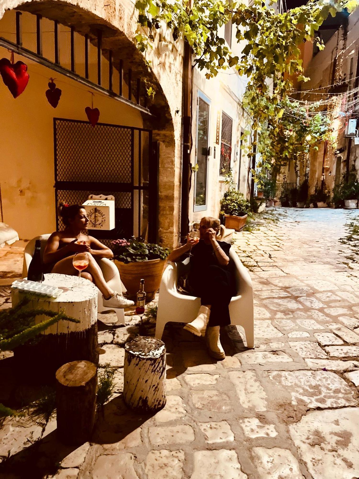 Hydria Guest House Art Gallery Dimora D Artista Con Terrazza E Vasca Idromassaggio Nel Cuore Del Borgo Antico Artists Home With Terrace And Jacuzzi In The Heart Of The Old Town Acquaviva delle Fonti Eksteriør bilde